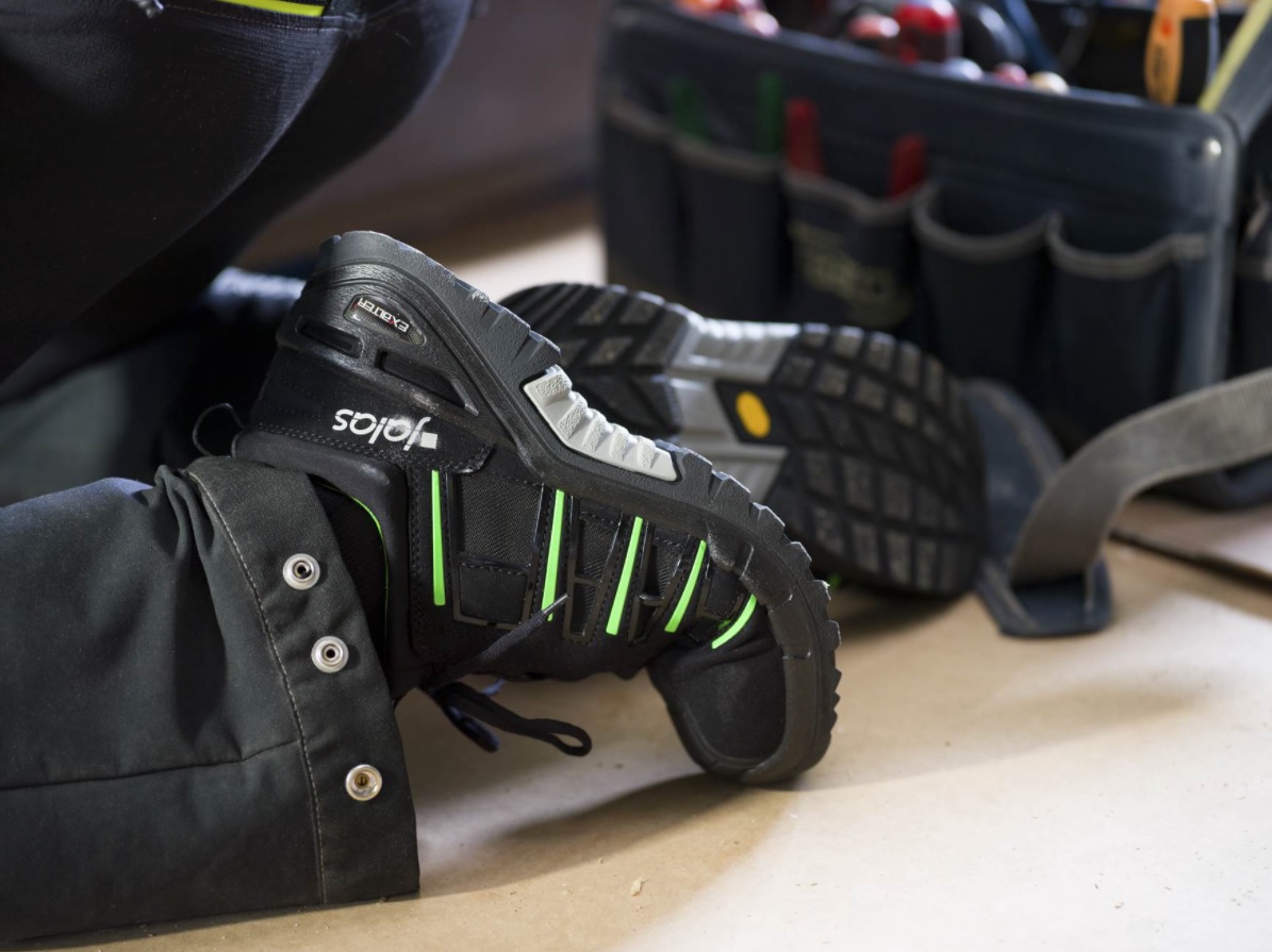 The outer shell on Ejendals 9915 Trainers is protective and highly flexible Flexible and protective outer shell
