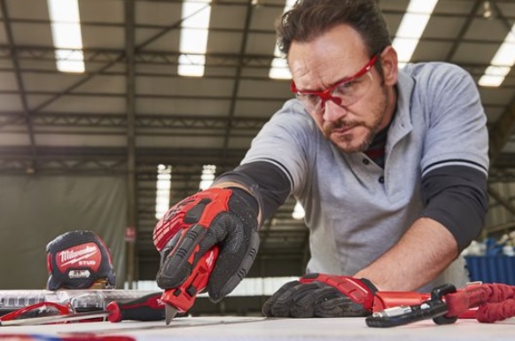 Milwaukee Armortex Power Tool Impact Gloves - Workwear.co.uk