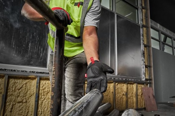 Milwaukee Armortex Power Tool Impact Gloves - Workwear.co.uk