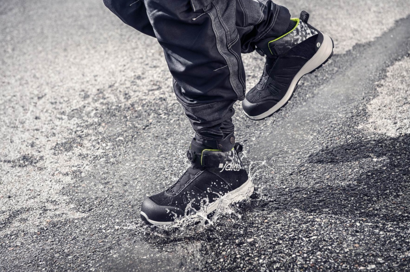 Thanks to their repellent outer shell, Ejendals JALAS 7178 Trainers prevent water and oil from penetrating through their outer fabric Water Repellent