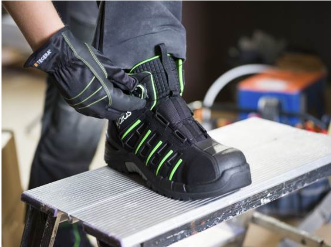 Aluminium toe cap online boots